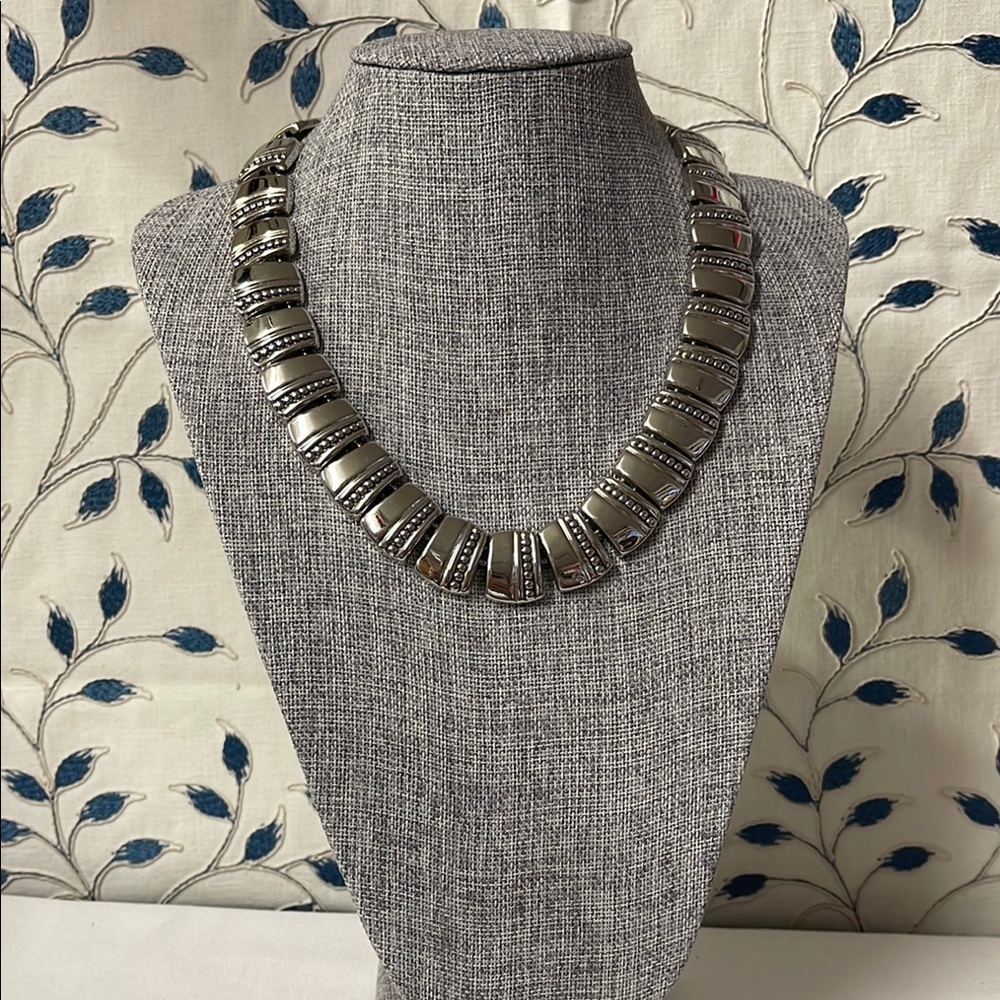Elegant Silver Necklace